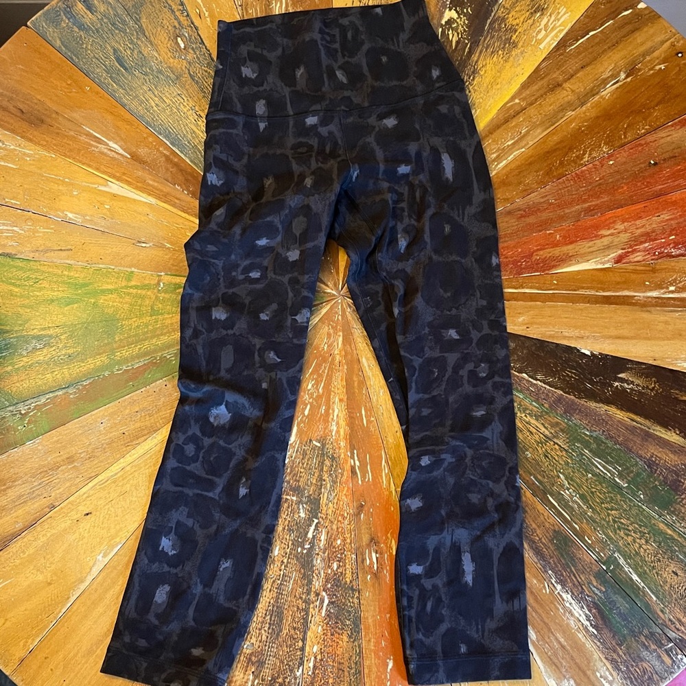 Lululemon 21” Align Leggings in black cheetah print. SIZE 2